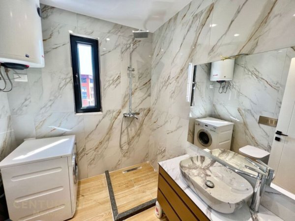 Tirane, jepet me qera apartament+verande | Penthouse 2+1+Aneks+Ballkon Kati 6, 113 m² 1.100 € (Fakultetit Ekonomik)