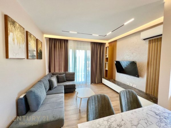 Tirane, jepet me qera apartament+verande | Penthouse 2+1+Aneks+Ballkon Kati 6, 113 m² 1.100 € (Fakultetit Ekonomik)