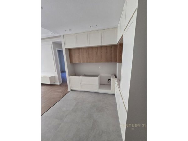 Tirane, jepet me qera apartament 2+1+Aneks+Ballkon Kati 4, 115 m² 2.300 € (Stadiumi Air Albania)