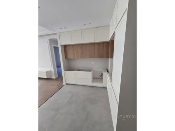 Tirane, jepet me qera apartament 2+1+Aneks+Ballkon Kati 4, 115 m² 2.300 € (Stadiumi Air Albania)