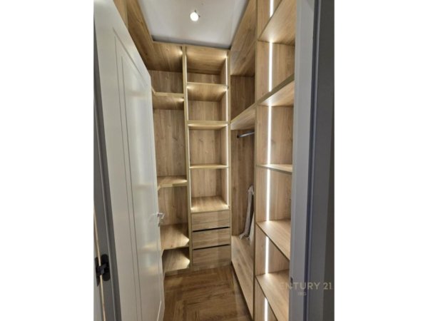 Tirane, jepet me qera apartament 2+1+Aneks+Ballkon Kati 4, 115 m² 2.300 € (Stadiumi Air Albania)