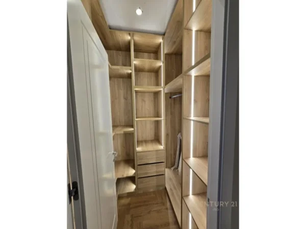 Tirane, jepet me qera apartament 2+1+Aneks+Ballkon Kati 4, 115 m² 2.300 € (Stadiumi Air Albania)