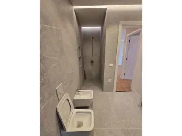 Tirane, jepet me qera apartament 2+1+Aneks+Ballkon Kati 4, 115 m² 2.300 € (Stadiumi Air Albania)
