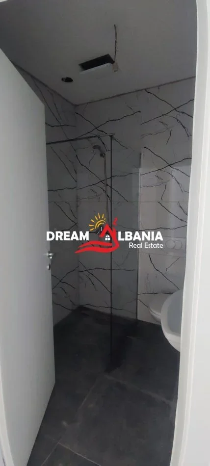 Tirane, jepet me qera zyre Kati 2, 100 m² 1.300 € (kosovareve)