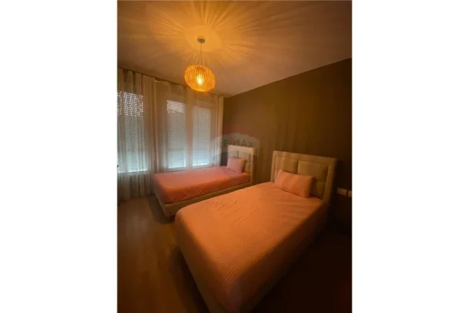Tirane, jepet me qera apartament 2+1 Kati 1, 90 m² 650 € (materniteti i ri)