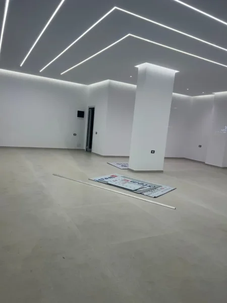 Tirane, shitet dyqan Kati 0, 90 m² 550.000 € (rruga e kavajes)