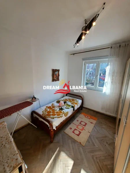 Tirane, jepet me qera apartament 2+1 Kati 2, 75 m² 45.000 € (rrugen Ferit Xhajko)