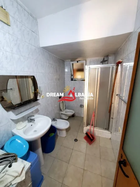 Tirane, jepet me qera apartament 2+1 Kati 2, 75 m² 45.000 € (rrugen Ferit Xhajko)