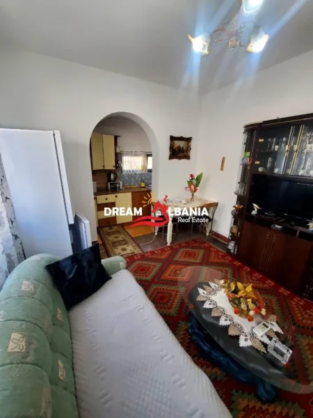 Tirane, jepet me qera apartament 2+1 Kati 2, 75 m² 45.000 € (rrugen Ferit Xhajko)