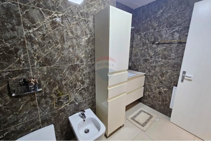 Tirane, jepet me qera apartament 2+1 Kati 2, 115 m² 1.200 € (Apartament 2+1 per qira tek Rruga e Kosovareve!)