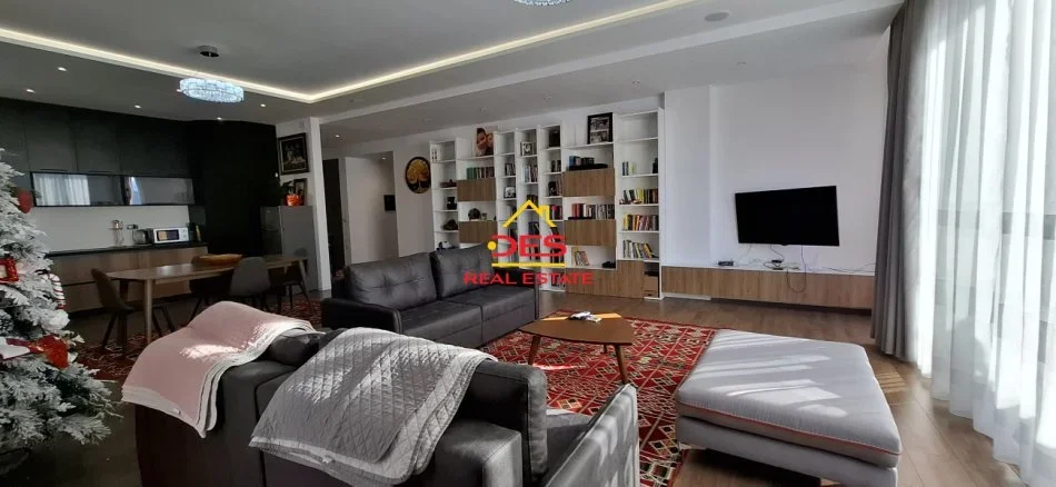 Vlore, shitet apartament 3+1+Ballkon Kati 5, 260 m² 780.000 € (Rruga Sazani , Vlorë)