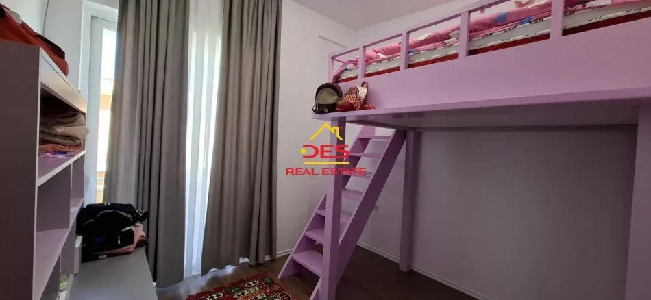 Vlore, shitet apartament 3+1+Ballkon Kati 5, 260 m² 780.000 € (Rruga Sazani , Vlorë)