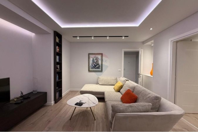 Tirane, jepet me qera apartament duplex 2+1 Kati 3, 104 m² 1.200 € (Ofrojme apartament luksoz ne zemer te Bllokut)