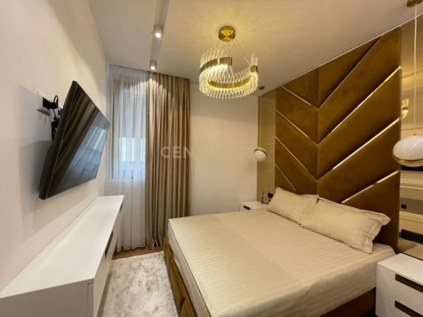 Tirane, jepet me qera apartament 3+1+Aneks+Ballkon Kati 1, 130 m² (TEG)