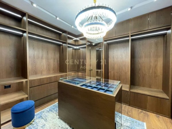 Tirane, jepet me qera apartament 3+1+Aneks+Ballkon Kati 1, 130 m² (TEG)