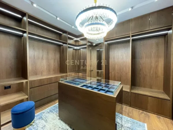 Tirane, jepet me qera apartament 3+1+Aneks+Ballkon Kati 1, 130 m² (TEG)