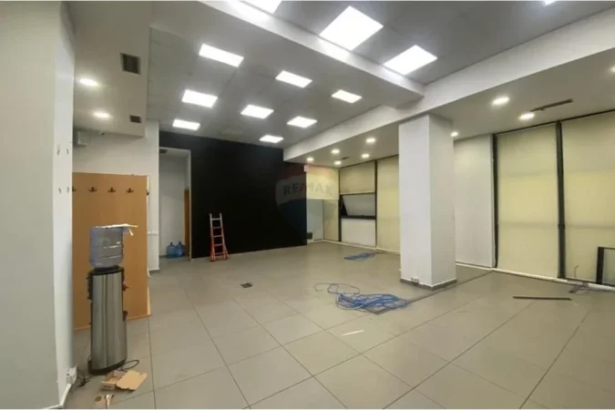 Tirane, shitet zyre Kati 1, 108 m² 330.000 € (SHITET AMBIENT PER ZYRA PRANE KRISTAL CENTER!)