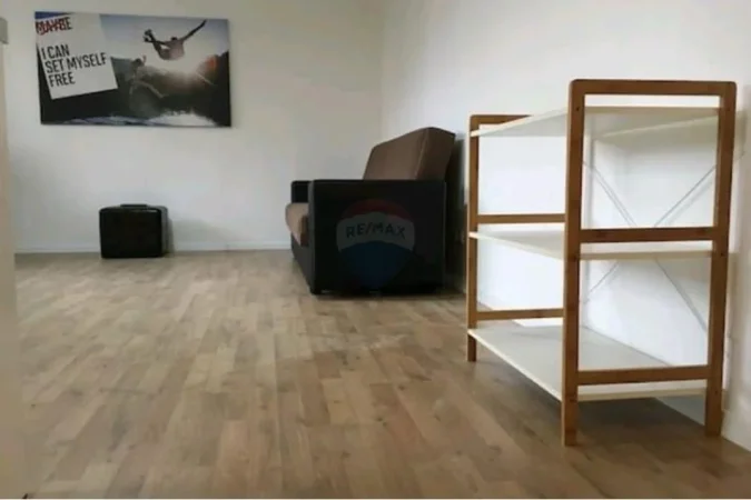 Tirane, jepet me qera apartament 1+1 Kati 4, 60 m² 580 € (APARTAMENT PER QIRA NE RRUGEN E ELBASANIT!)