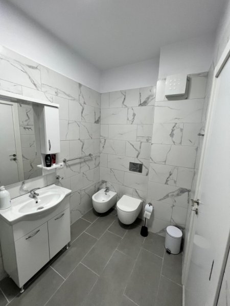 Tirane, jepet me qera apartament 1+1+Ballkon Kati 2, 71 m² 850 € (Rruga Kompleksi Kika 2)