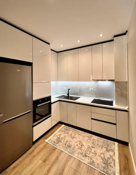 Tirane, jepet me qera apartament 1+1+Ballkon Kati 2, 71 m² 850 € (Rruga Kompleksi Kika 2)