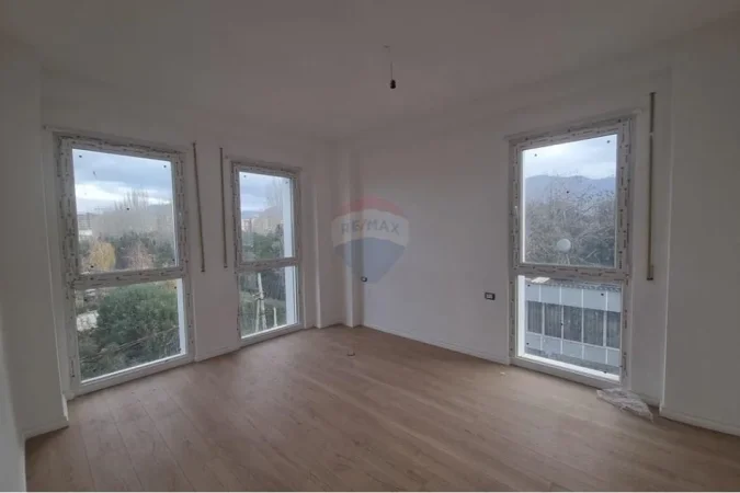 Tirane, shitet apartament 2+1 Kati 3, 118 m² 155.000 € (APARTAMENT 2+1+2 PER SHITJE TE BULEVARDI I RI!)