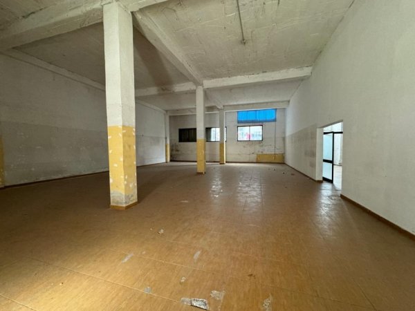 Tirane, jepet me qera ambjent biznesi Kati 0, 330 m² 2.300 € (5 MAJI)
