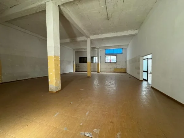 Tirane, jepet me qera ambjent biznesi Kati 0, 330 m² 2.300 € (5 Maji)