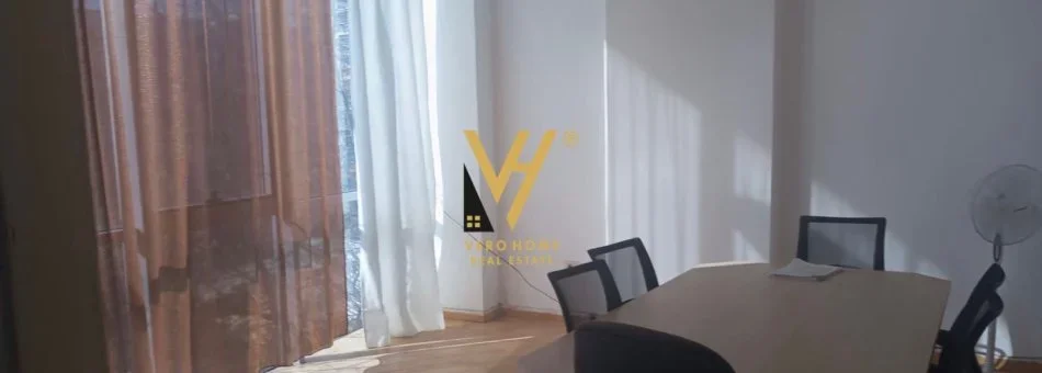 Tirane, jepet me qera ambjent biznesi Kati 2, 40 m² 360 € (XHAMLLIK)