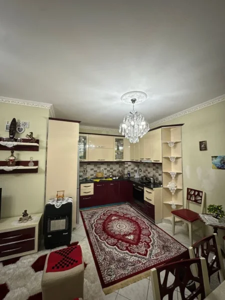 Tirane, jepet me qera apartament 1+1 Kati 4, 70 m² 450 € (Teodor keko)