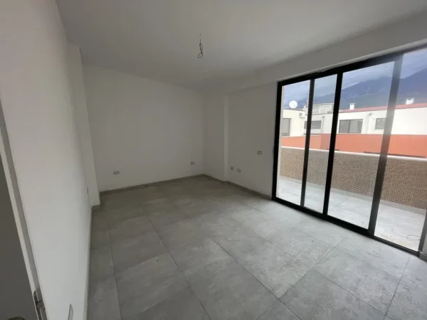 Tirane, shitet apartament 2+1+Aneks+Ballkon Kati 5, 108 m² 135.000 € (Shkoze)