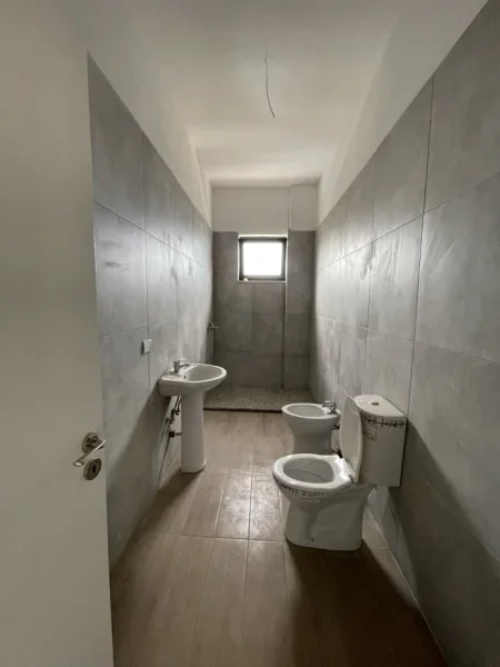 Tirane, shitet apartament 2+1+Aneks+Ballkon Kati 5, 108 m² 135.000 € (Shkoze)