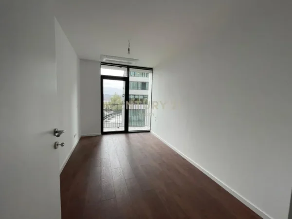 Tirane, jap me qera ambjent biznesi+POST PARKIM , 93 m² 1.350 € (Lake View Residences, Liqeni i Tiranës)