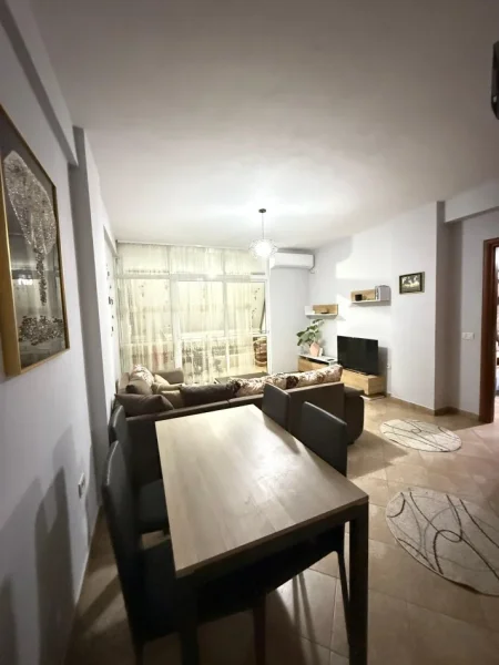 Tirane, jepet me qera apartament 1+1+Ballkon Kati 5, 65 m² 450 € (Astir, Rruga Sokrat Miho)