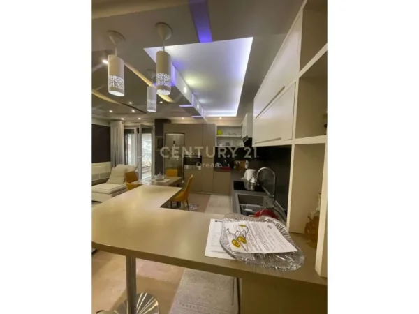 Tirane, shitet apartament 3+1+Ballkon Kati 1, 136 m² 259.000 € (Xhamllik Ish profarma)