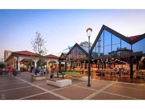 Tirane, jepet me qera ambjent biznesi Kati 0, 214 m² 4.000 € (Pazari i ri)