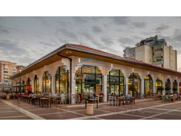 Tirane, jepet me qera ambjent biznesi Kati 0, 214 m² 4.000 € (Pazari i ri)