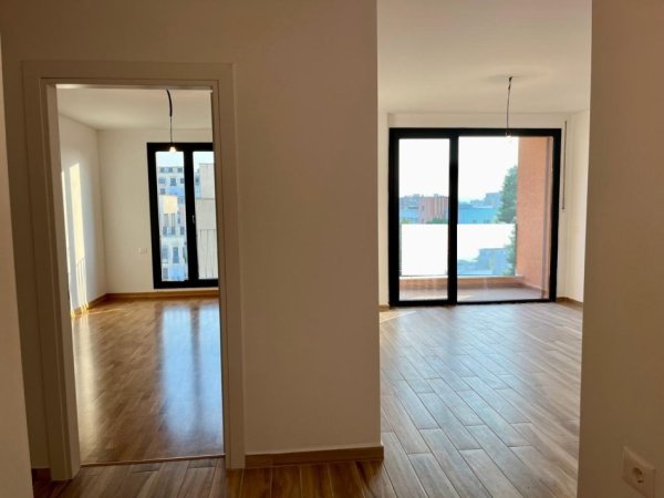 Tirane, jepet me qera zyre Kati 3, 110 m² 750 € (Pediatria, Kompleksi ASL/Zirkon)