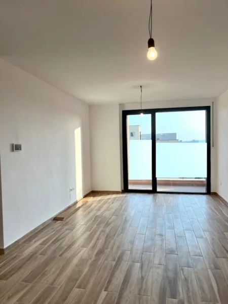 Tirane, jepet me qera zyre Kati 3, 110 m² 750 € (Pediatria, Kompleksi ASL/Zirkon)