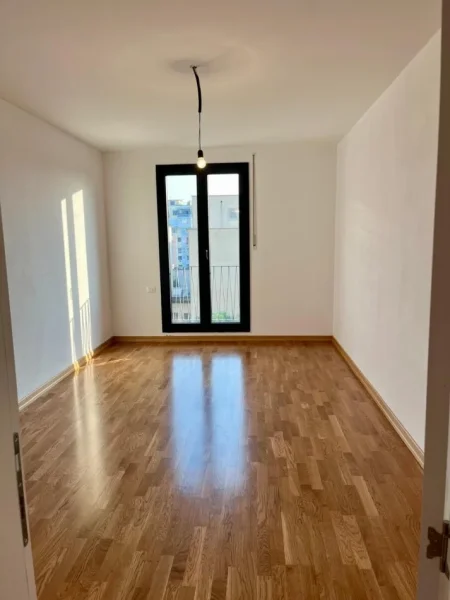 Tirane, jepet me qera zyre Kati 3, 110 m² 750 € (Pediatria, Kompleksi ASL/Zirkon)