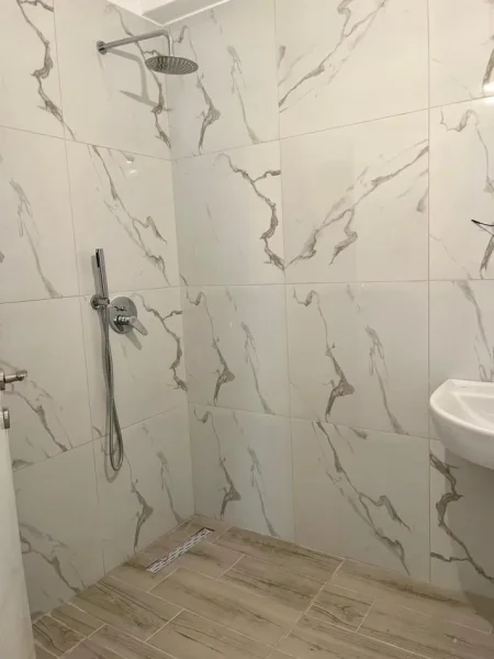 Tirane, jepet me qera zyre Kati 3, 110 m² 750 € (Pediatria, Kompleksi ASL/Zirkon)