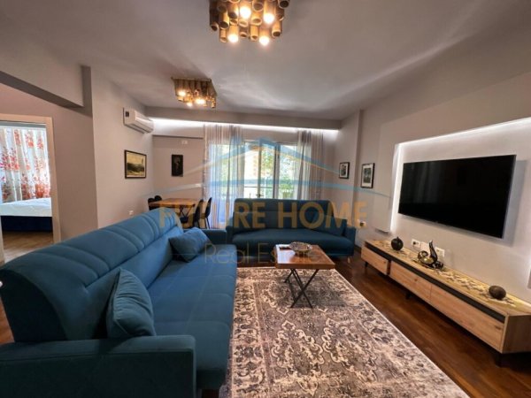 Tirane, shitet apartament 2+1+Aneks+Ballkon Kati 1, 94 m² 185.000 € (kopshti zoologjik)