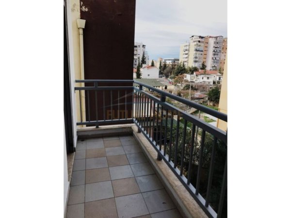 Tirane, shitet apartament 2+1+Aneks+Ballkon Kati 3, 94 m² 180.000 € (Rruga Ibrahim Dervishi)