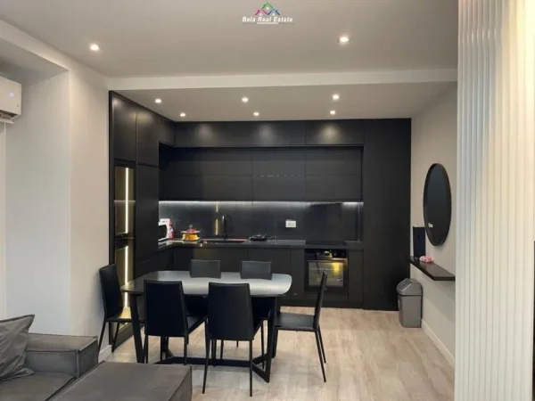 Tirane, jepet me qera apartament 2+1+Ballkon Kati 4, 95 m² 700 € (Porcelan, prane UET)