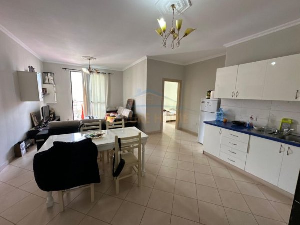 Tirane, shitet apartament 2+1 Kati 8, 100 m² 150.000 € (Rruga Gramoz Pashko)