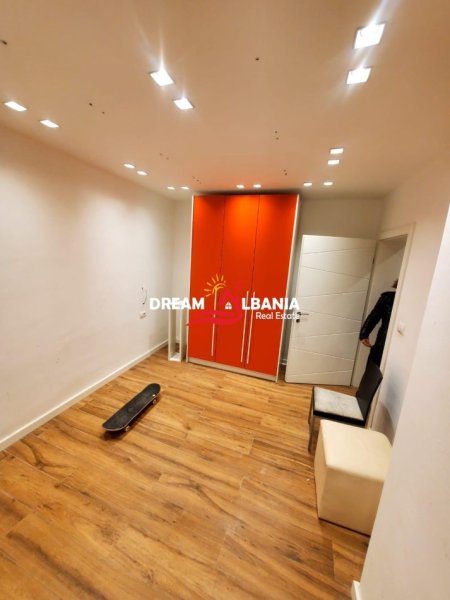 Tirane, jepet me qera apartament 2+1+Ballkon Kati 1, 70 m² 600 € (Ne zonen e Medresese, prane klinikes Greke)