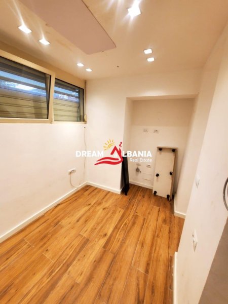 Tirane, jepet me qera apartament 2+1+Ballkon Kati 1, 70 m² 600 € (Ne zonen e Medresese, prane klinikes Greke)