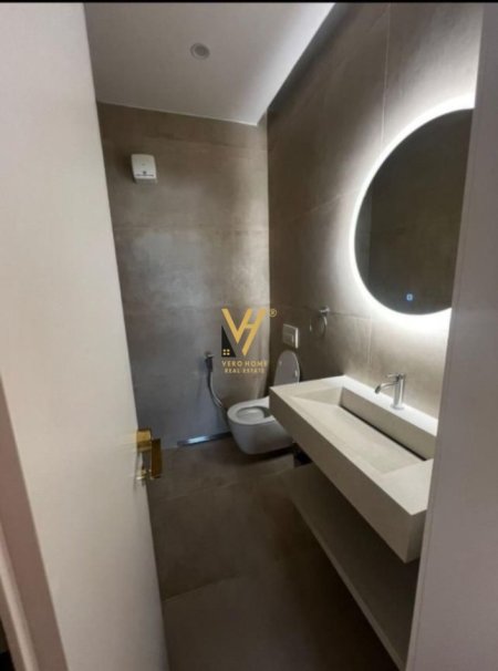 Tirane, jepet me qera apartament 2+1+Ballkon Kati 9, 120 m² 1.800 € (BLLOKU)