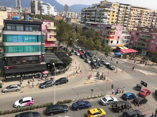 Tirane, jepet me qera apartament 2+1 Kati 11, 120 m² 700 € (21 Dhjetori)