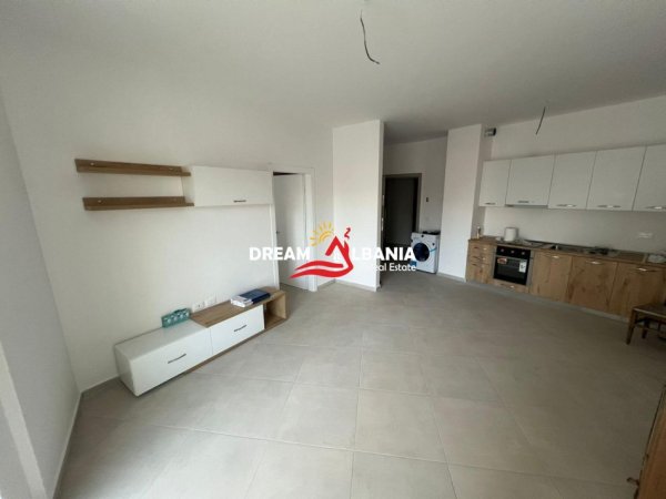 Tirane, jepet me qera apartament 1+1+Ballkon Kati 3, 500 € (Tek Fusha Aviacionit prane “Bar Kafe Agron”)