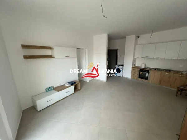 Tirane, jepet me qera apartament 1+1+Ballkon Kati 3, 500 € (Tek Fusha Aviacionit prane “Bar Kafe Agron”)